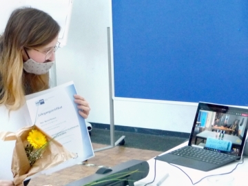 Videokonferenz mit Zeugnis