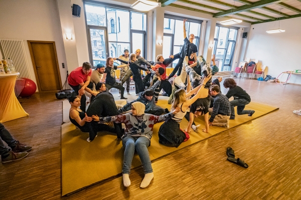 04 Workshop_Move_14_KI-Netzwerk aus Menschen.jpg