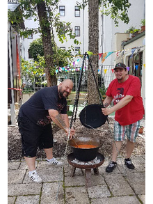 Don-Bosco-Haus-Grillen-auf-dem-Hof