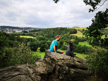 Felsen-Landschaft-Junge